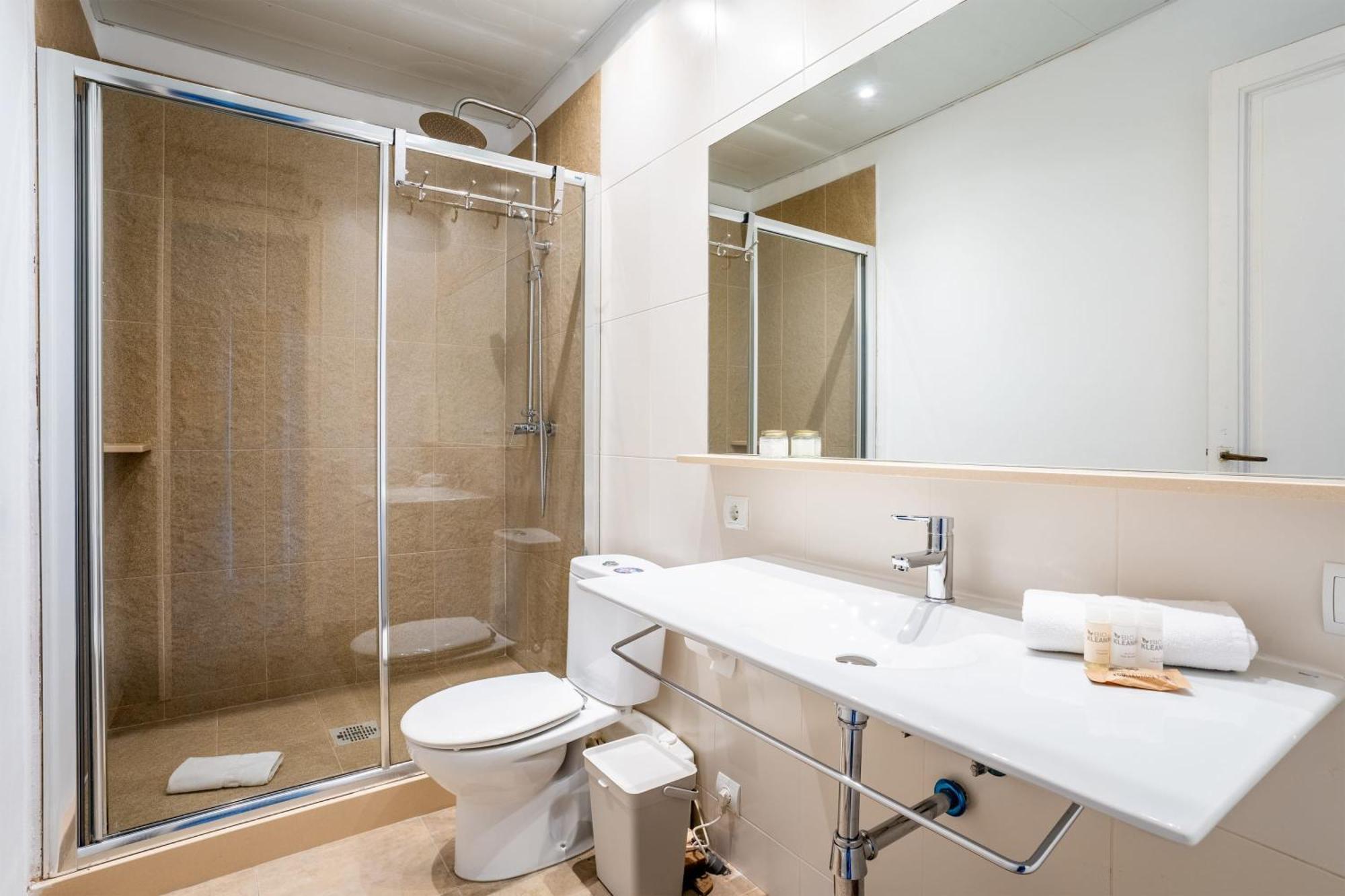 Gran Via Historic Catalan 4bd Only For Families Or Business Groups Appartamento
